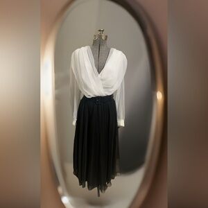 Vintage  Black & White Sheer Long Sleeve Dress Belted Size 10 NEW